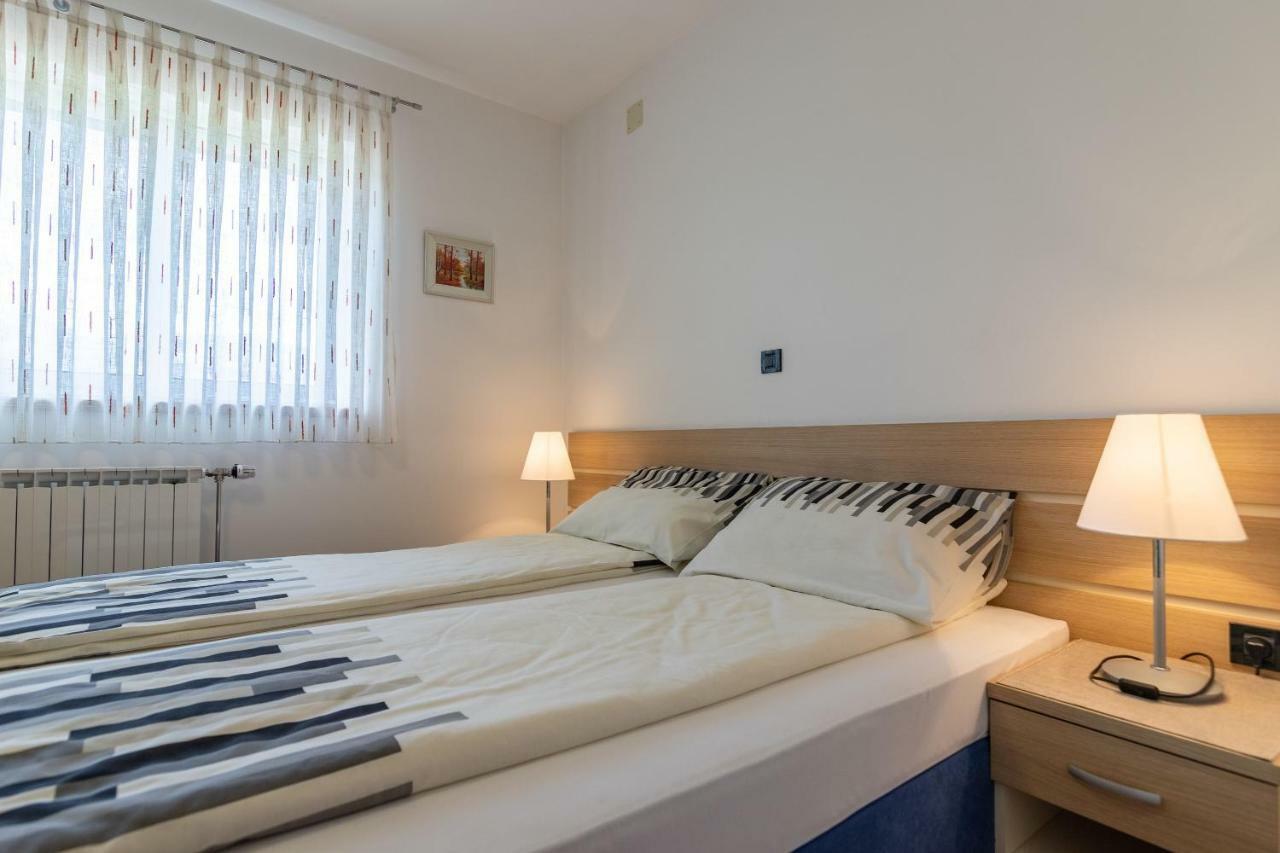 קורניצה Apartments And Room Robert מראה חיצוני תמונה