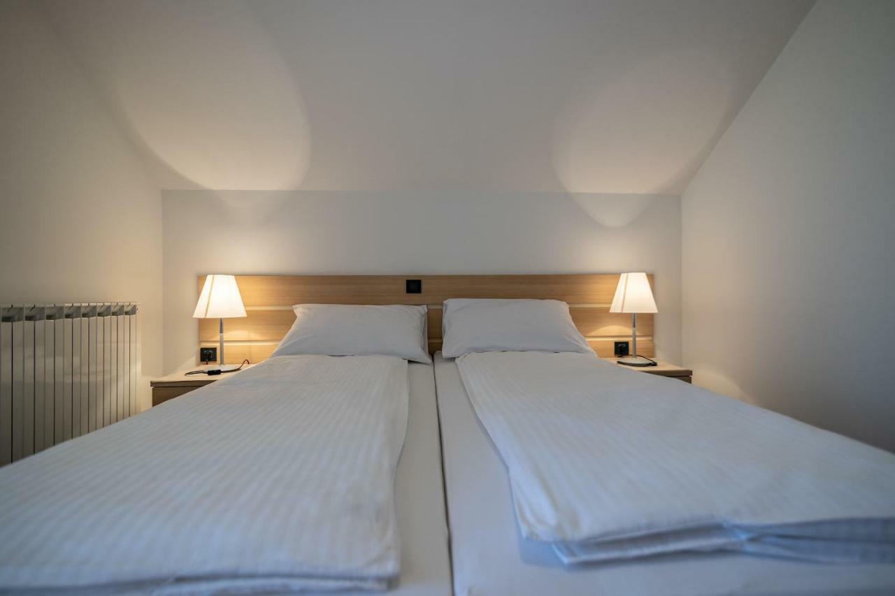 קורניצה Apartments And Room Robert מראה חיצוני תמונה