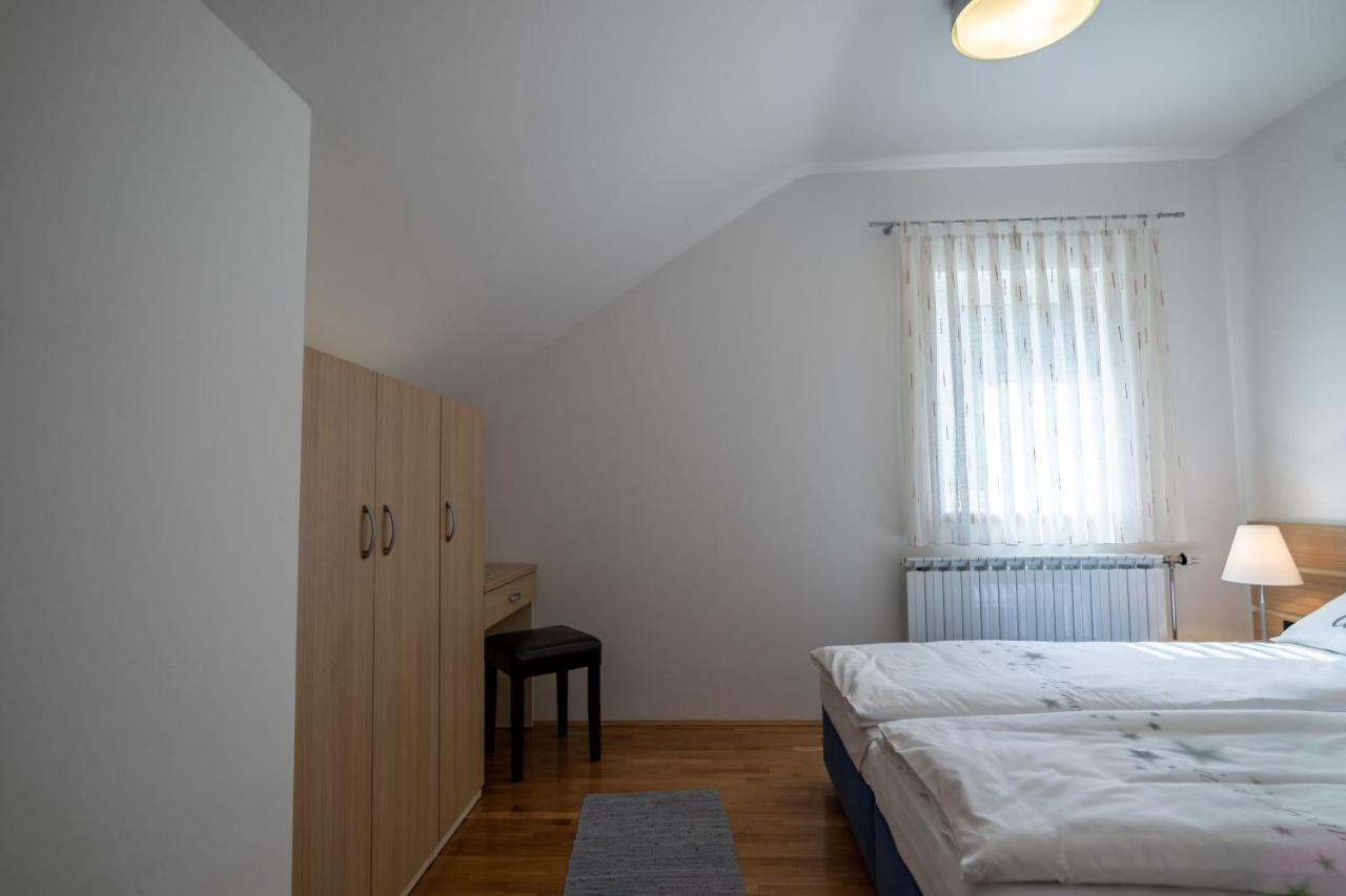 קורניצה Apartments And Room Robert מראה חיצוני תמונה