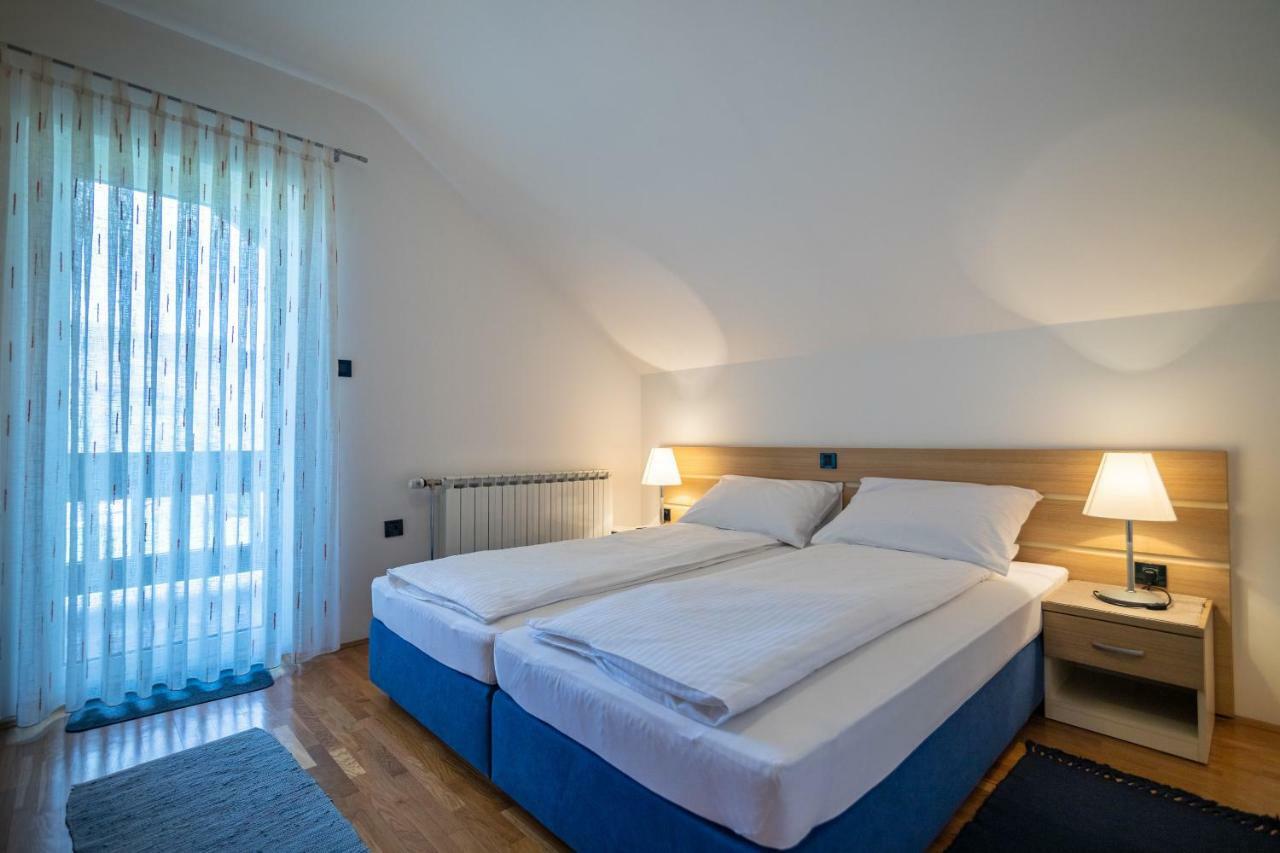 קורניצה Apartments And Room Robert מראה חיצוני תמונה