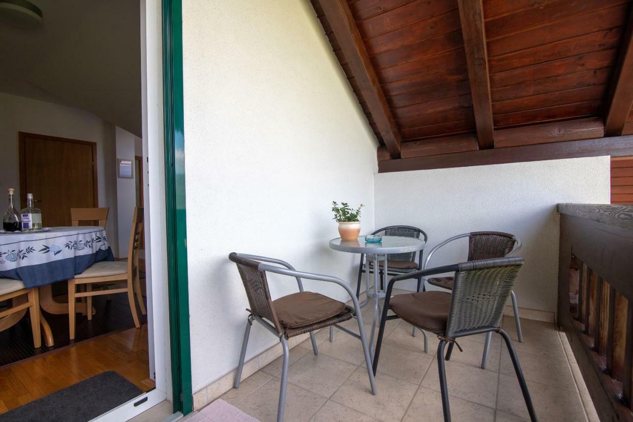 קורניצה Apartments And Room Robert מראה חיצוני תמונה