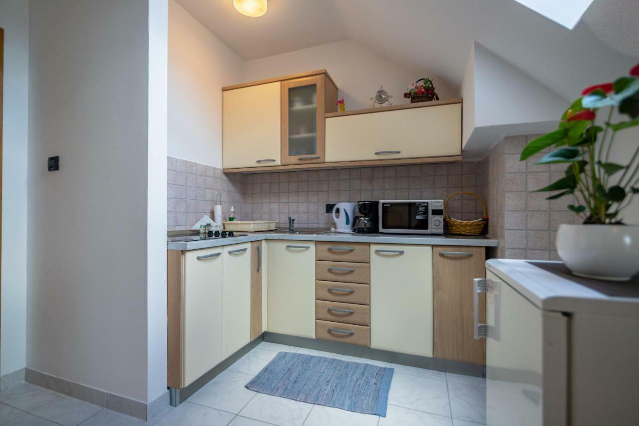 קורניצה Apartments And Room Robert מראה חיצוני תמונה