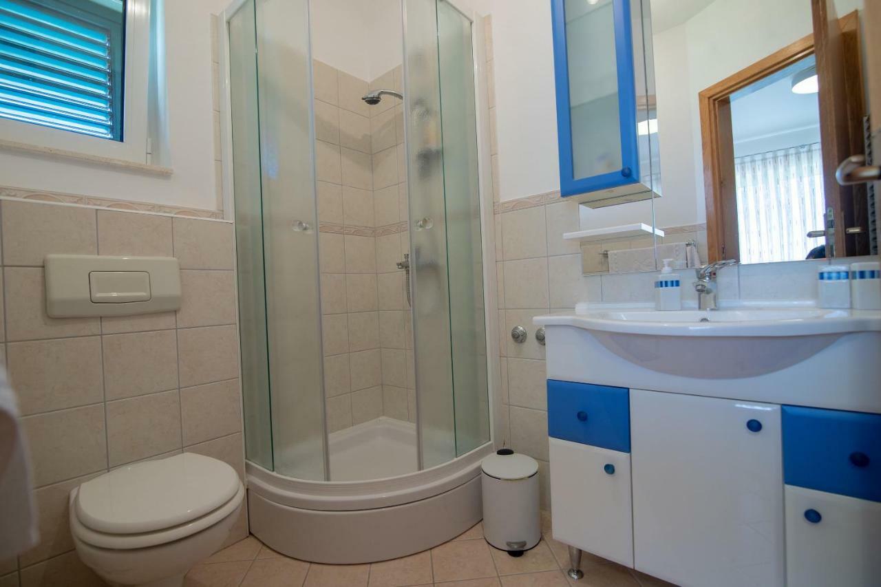 קורניצה Apartments And Room Robert מראה חיצוני תמונה