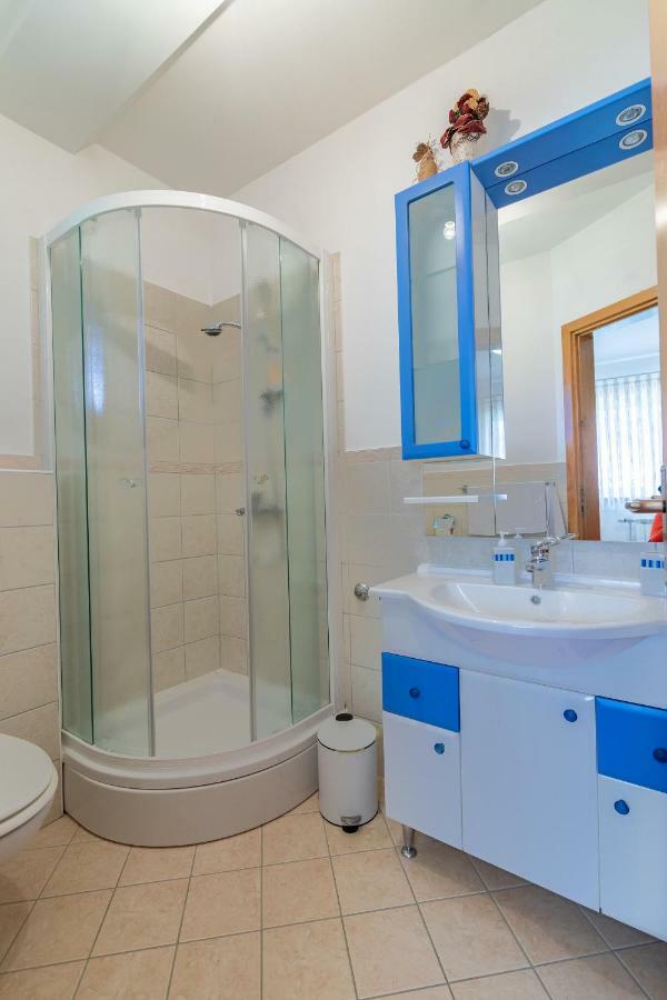 קורניצה Apartments And Room Robert מראה חיצוני תמונה