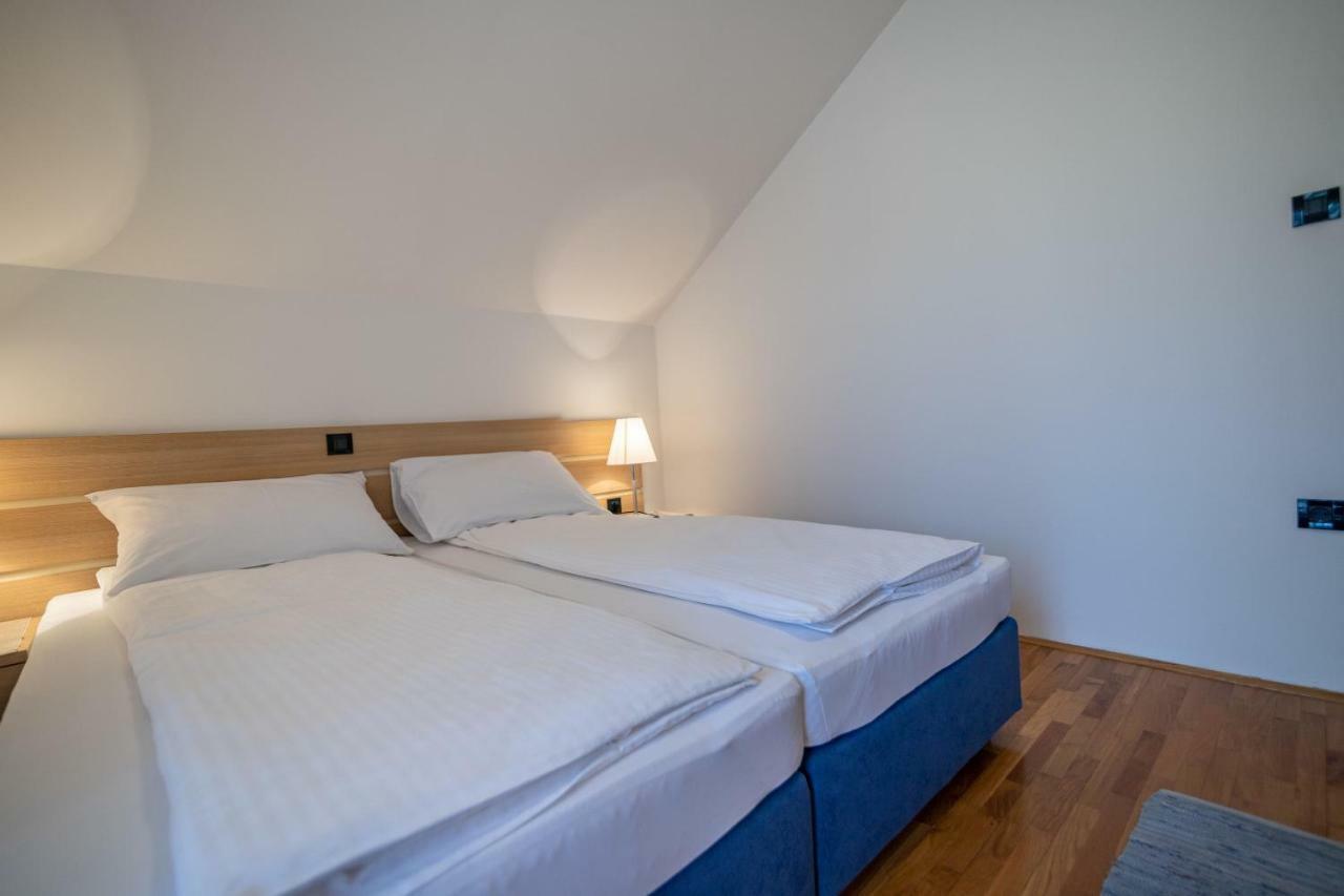 קורניצה Apartments And Room Robert מראה חיצוני תמונה