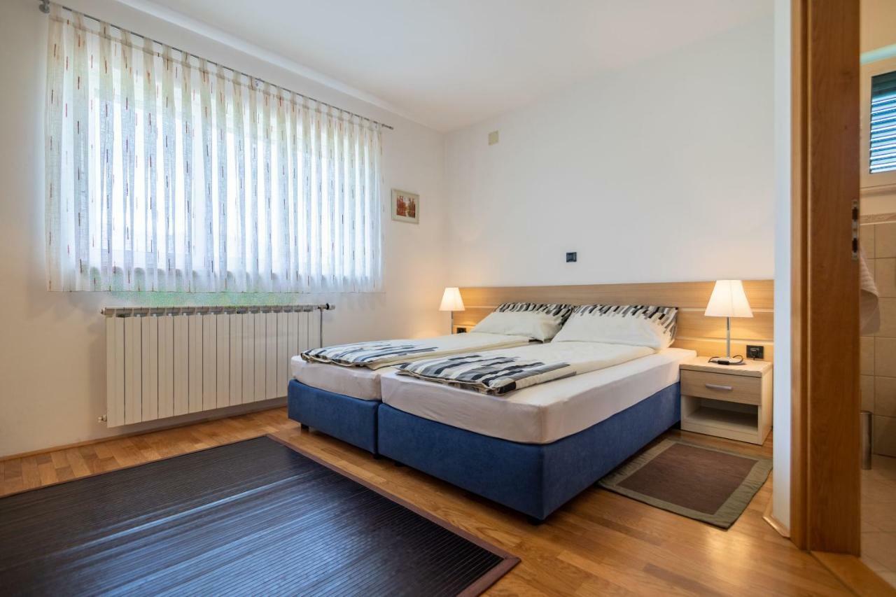 קורניצה Apartments And Room Robert מראה חיצוני תמונה