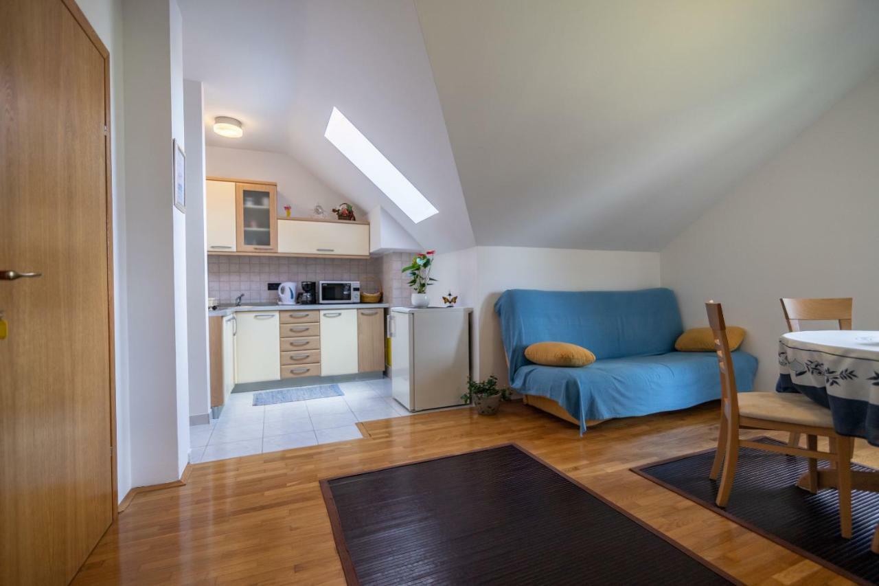 קורניצה Apartments And Room Robert מראה חיצוני תמונה